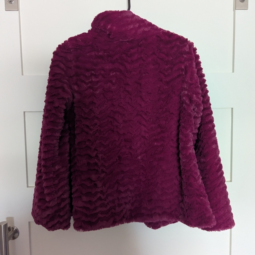 Like New Patagonia Girls size XL jacket. Magenta button front jacket. Pelage - Picture 8 of 8